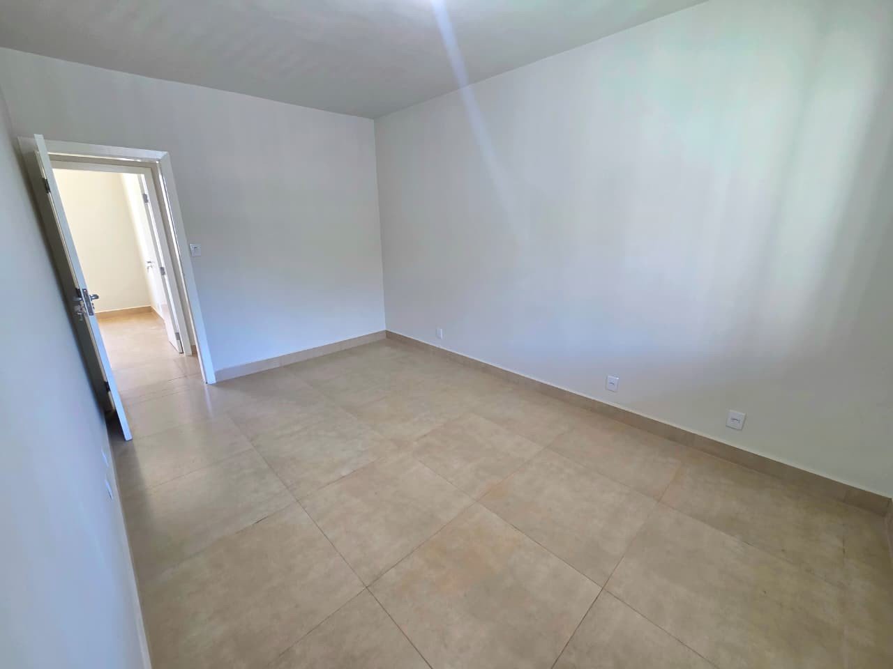 Foto 3 de Casa Reformada com Kitnet no Serrano