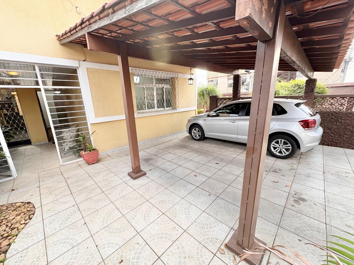 Foto de Casa em ponto comercial no bairro Carlos Prates