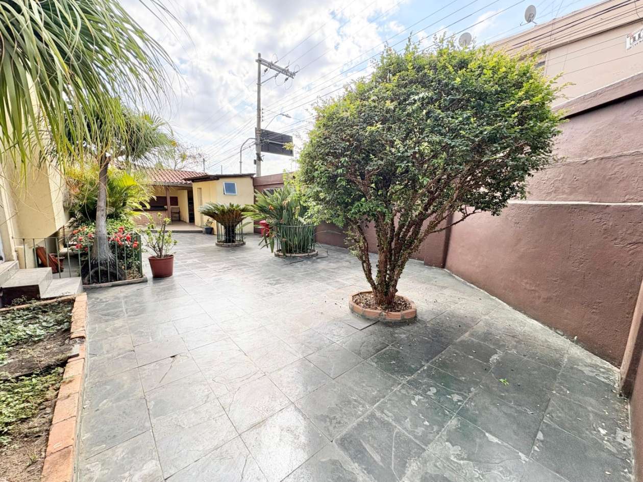 Foto 2 de Casa em ponto comercial no bairro Carlos Prates