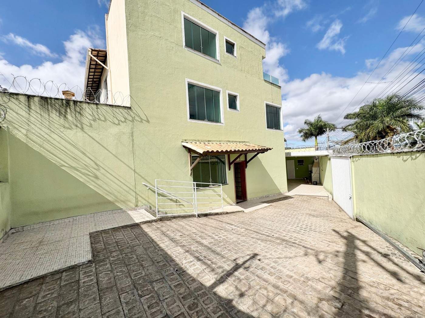 Foto de Casa triplex no bairro Xangrilá