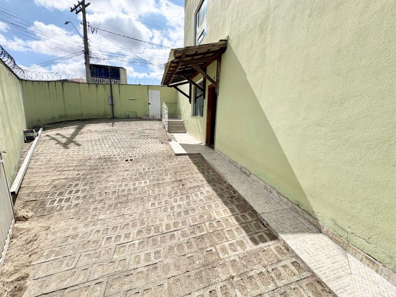 Foto 2 de Casa triplex no bairro Xangrilá