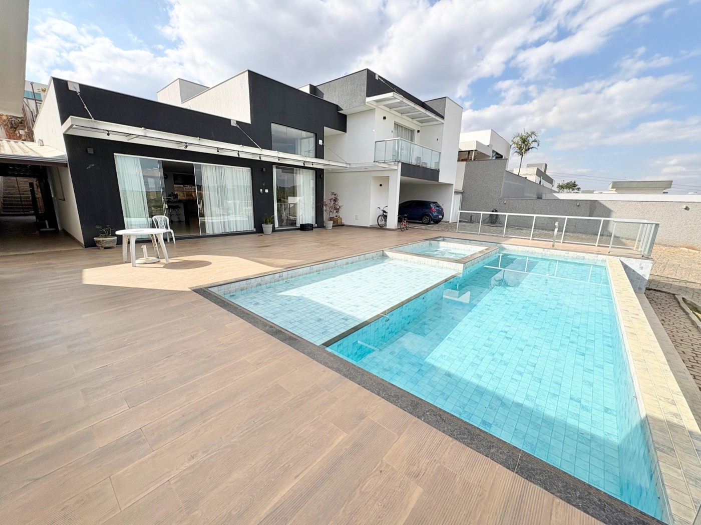 Foto de Casa com piscina no condomínio Aldeias do Lago